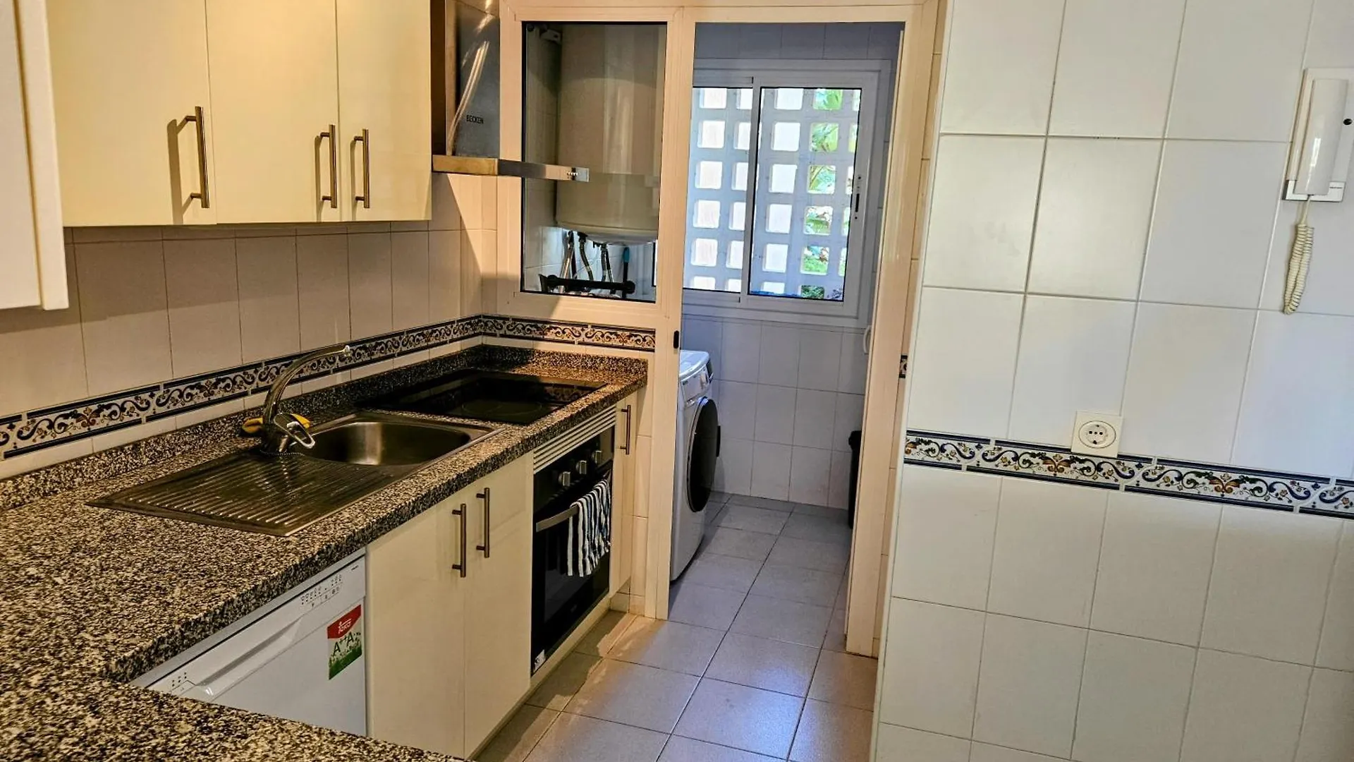 Ground Floor 2 Bed Apartment La Duquesa With 5 Pools And Large Terrace مانيلفا